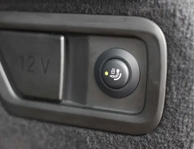BMW X7 view 24