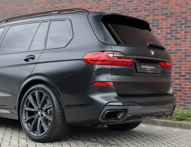BMW X7 view 20