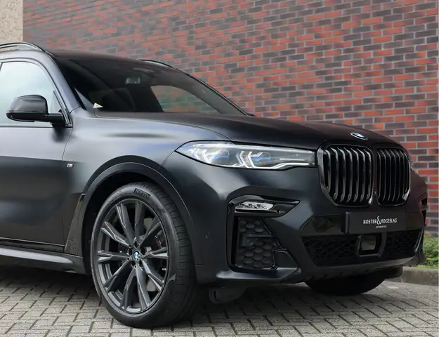 BMW X7 view 18