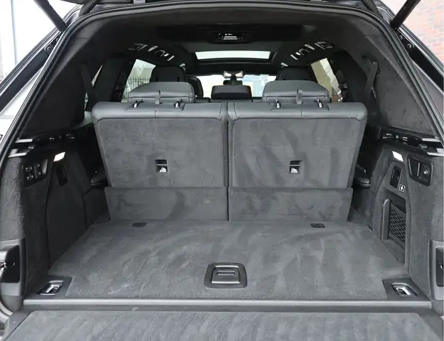 BMW X7 view 23