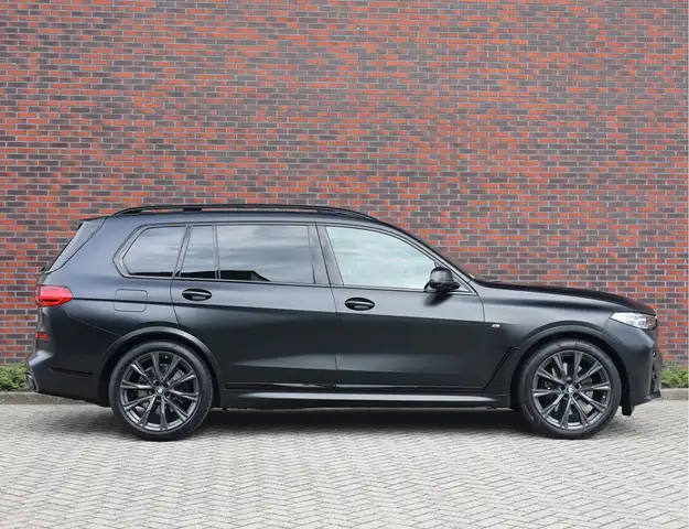 BMW X7 view 14