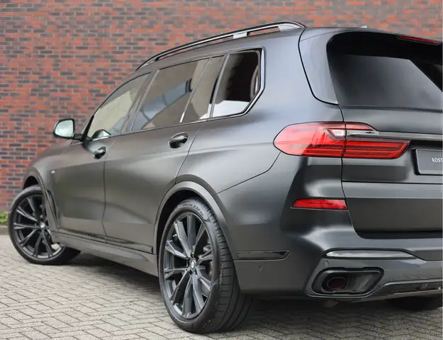 BMW X7 view 7