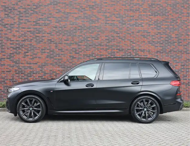 BMW X7 view 15