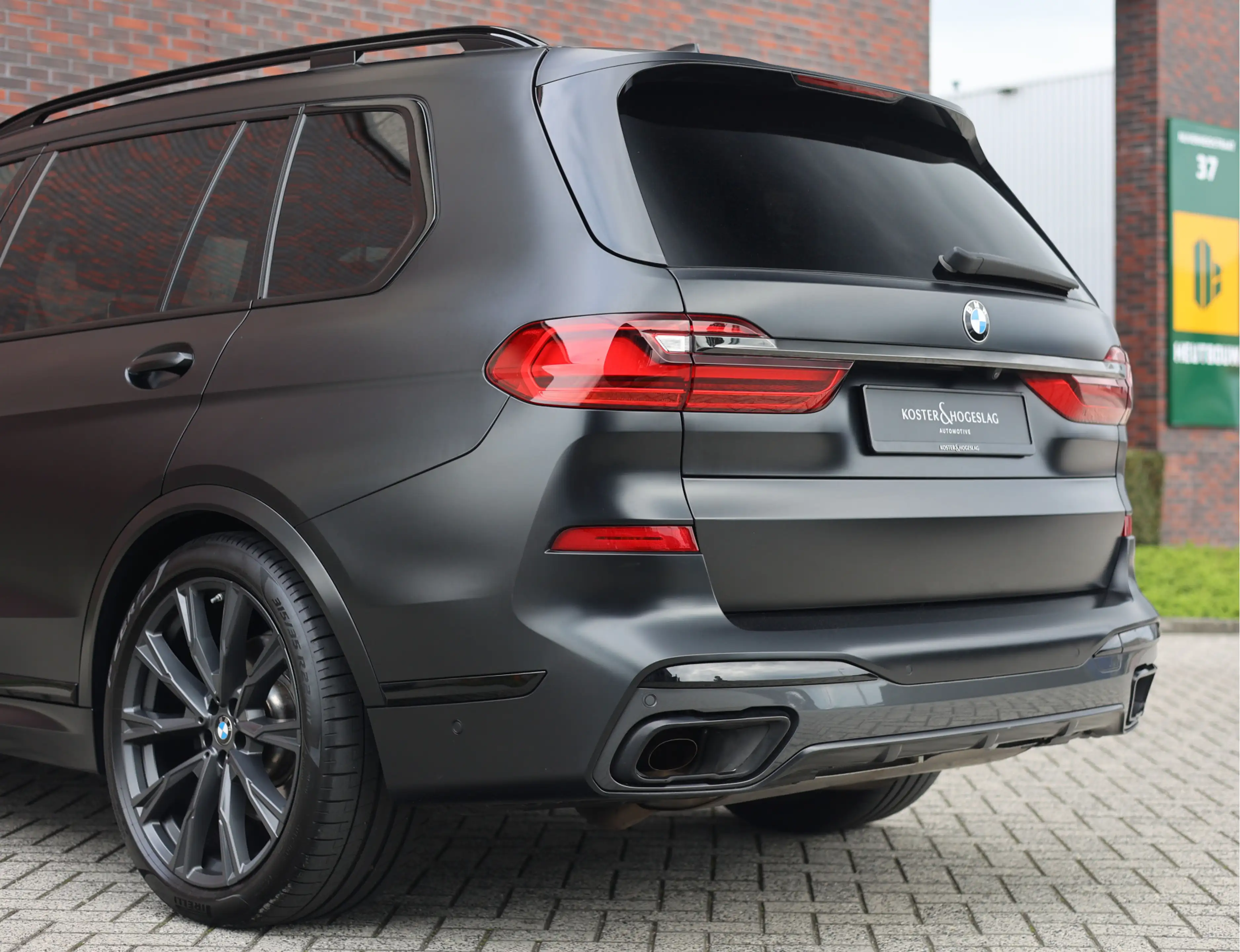BMW X7 40i xDrive | HUD - Sky Lounge — photo 10
