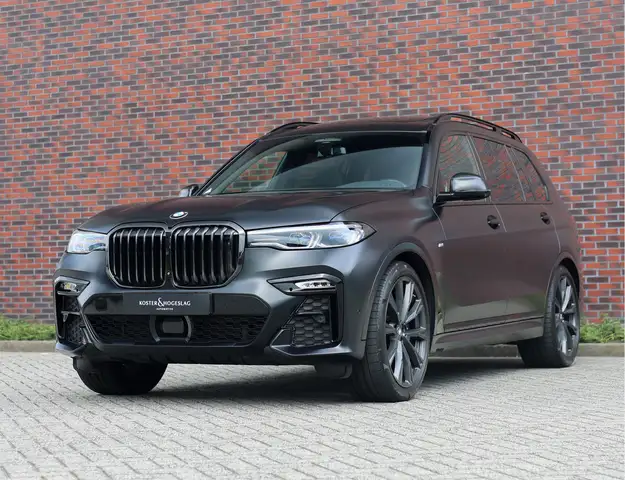 BMW X7 view 16