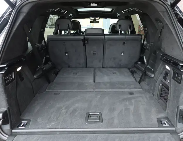 BMW X7 view 22