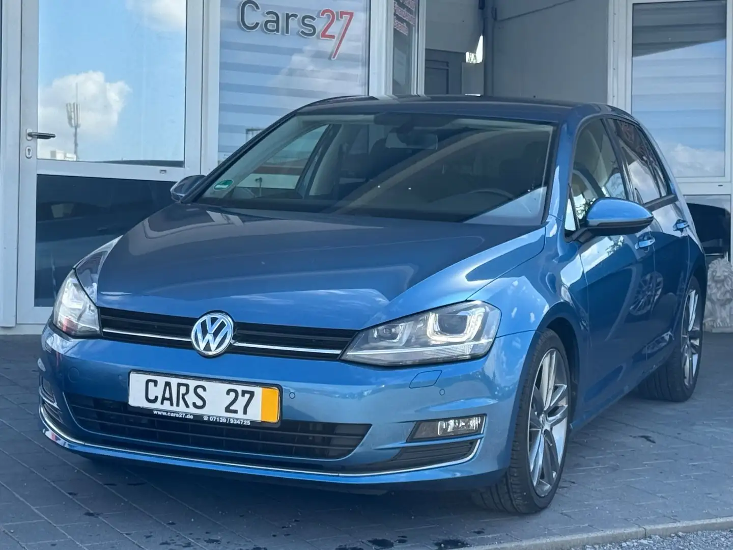 Volkswagen Golf VII Lim. Highline DSG Kamera Bi-Xenon Navi Blau - 1