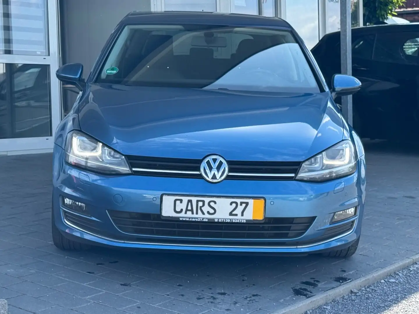 Volkswagen Golf VII Lim. Highline DSG Kamera Bi-Xenon Navi Blau - 2