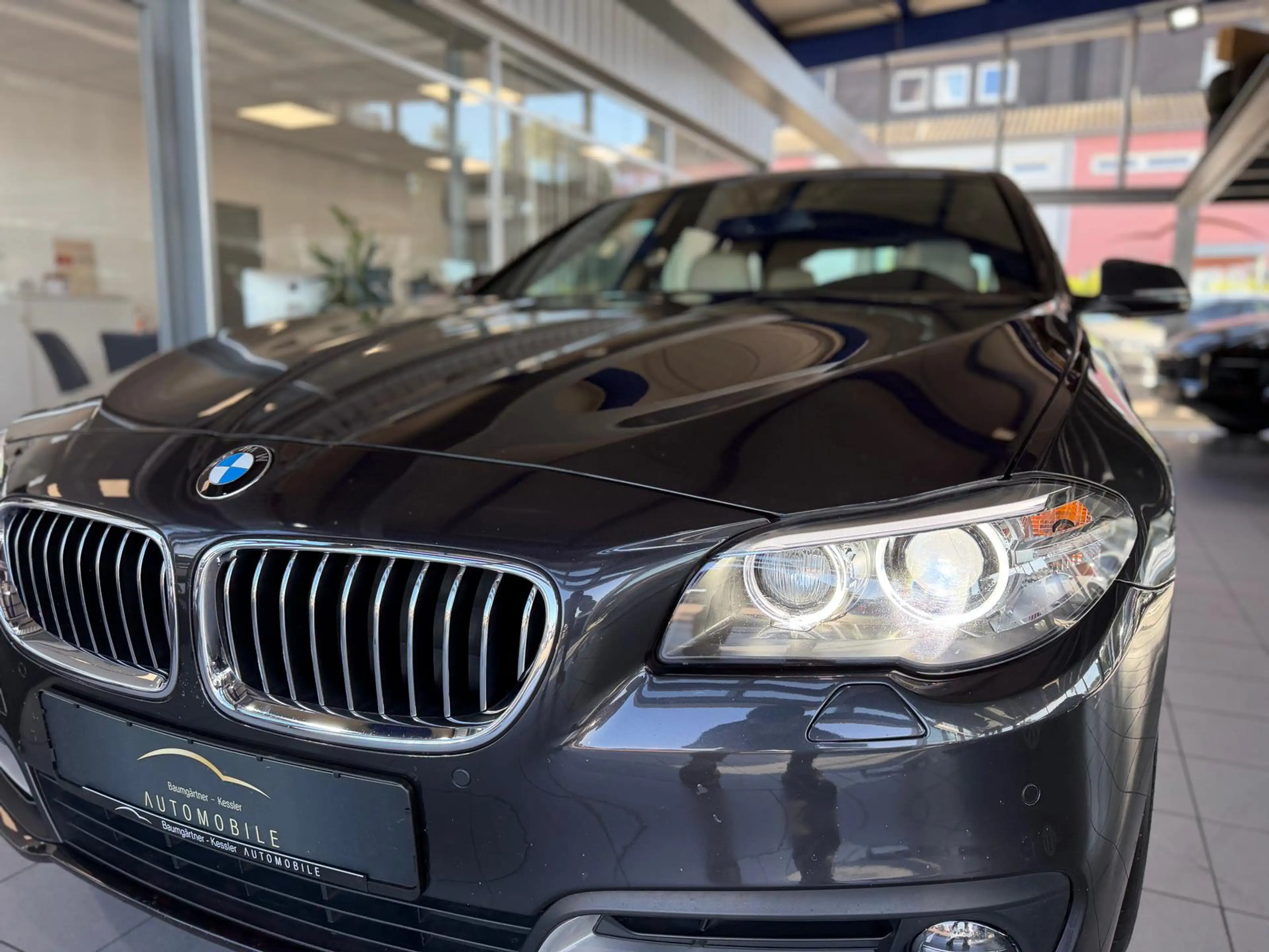 BMW 530 d Steptronic HIFI PANO HUD PDC NAVI TEMP — photo 10