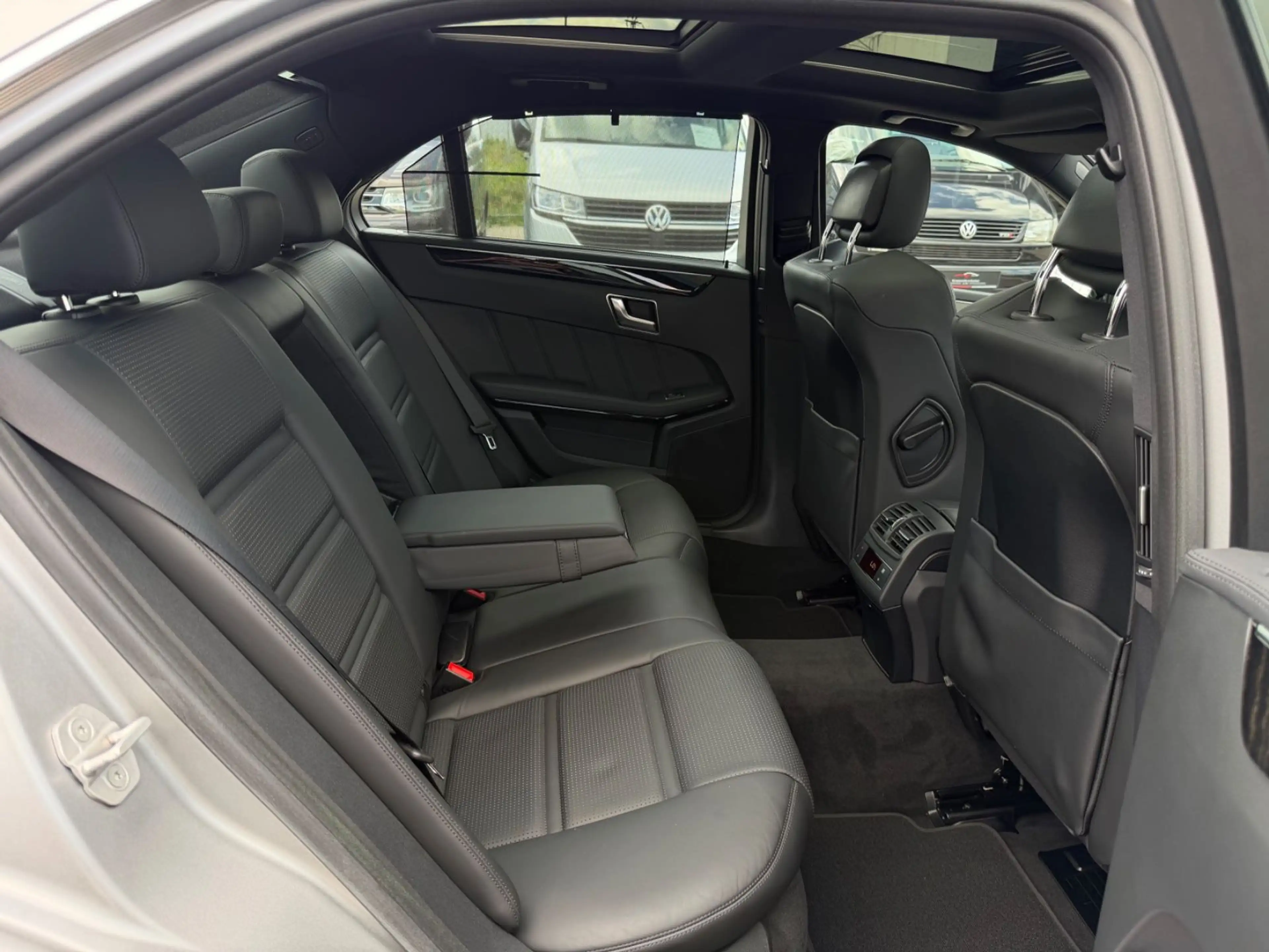 Mercedes-Benz E 63 AMG 4Matic *Designo Magno*Pano*HK*Original* — photo 29