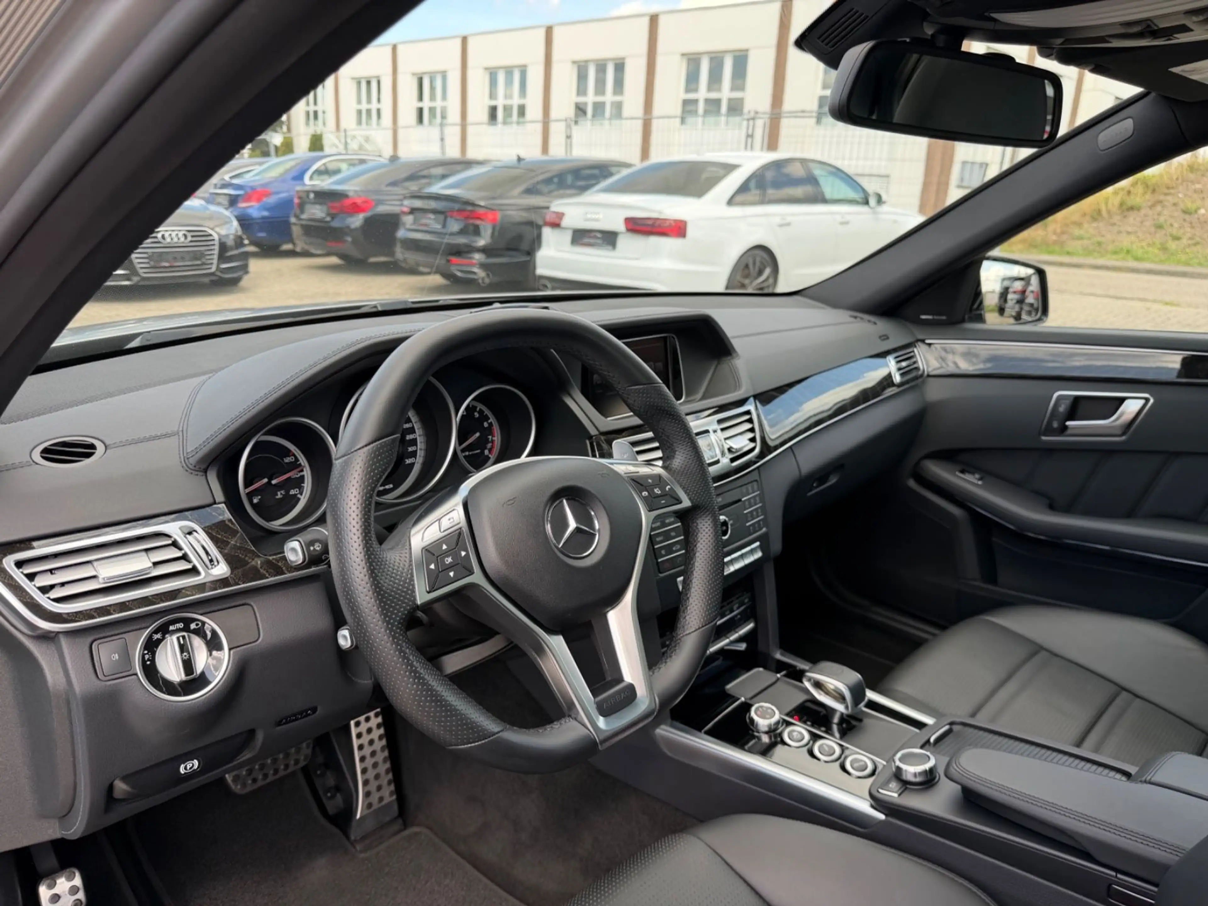 Mercedes-Benz E 63 AMG 4Matic *Designo Magno*Pano*HK*Original* — photo 11