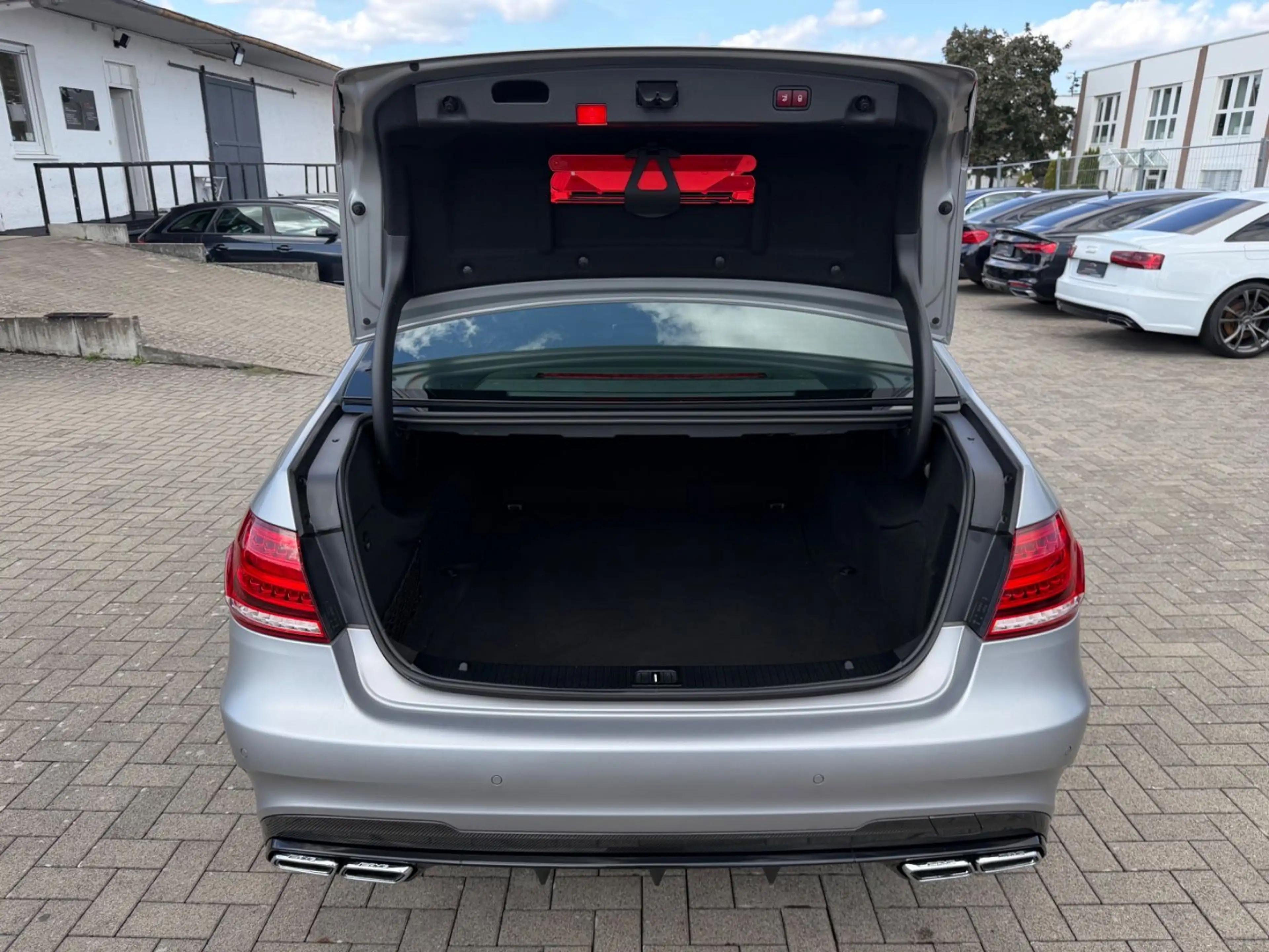 Mercedes-Benz E 63 AMG 4Matic *Designo Magno*Pano*HK*Original* — photo 36
