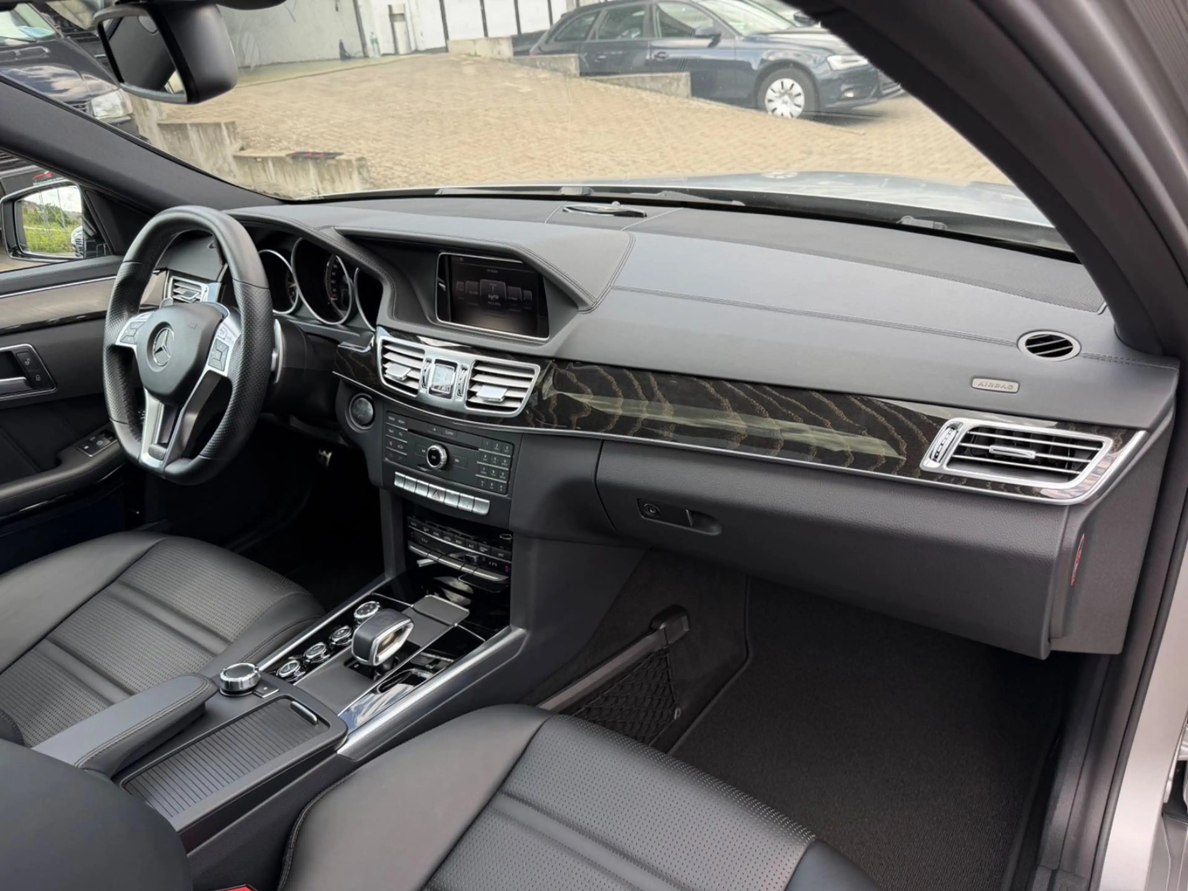 Mercedes-Benz E 63 AMG 4Matic *Designo Magno*Pano*HK*Original* — photo 35