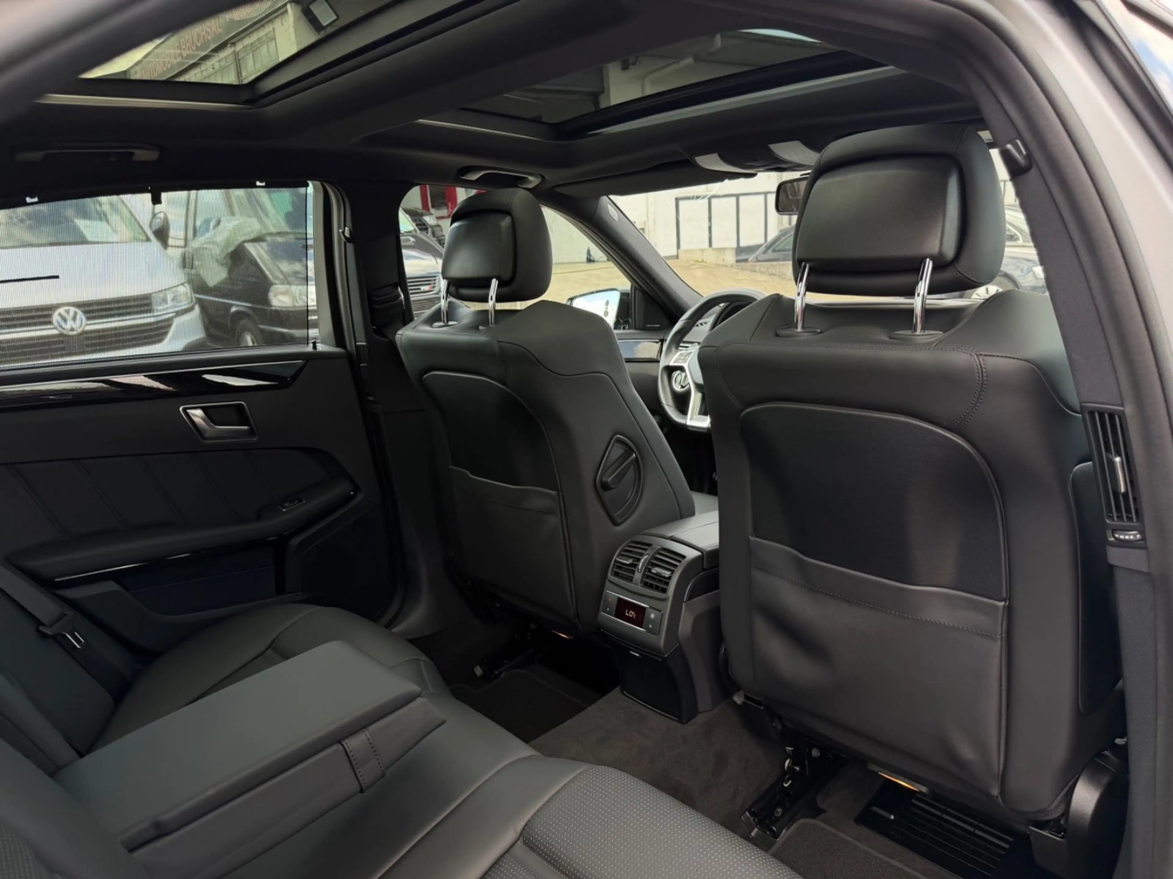 Mercedes-Benz E 63 AMG 4Matic *Designo Magno*Pano*HK*Original* — photo 30