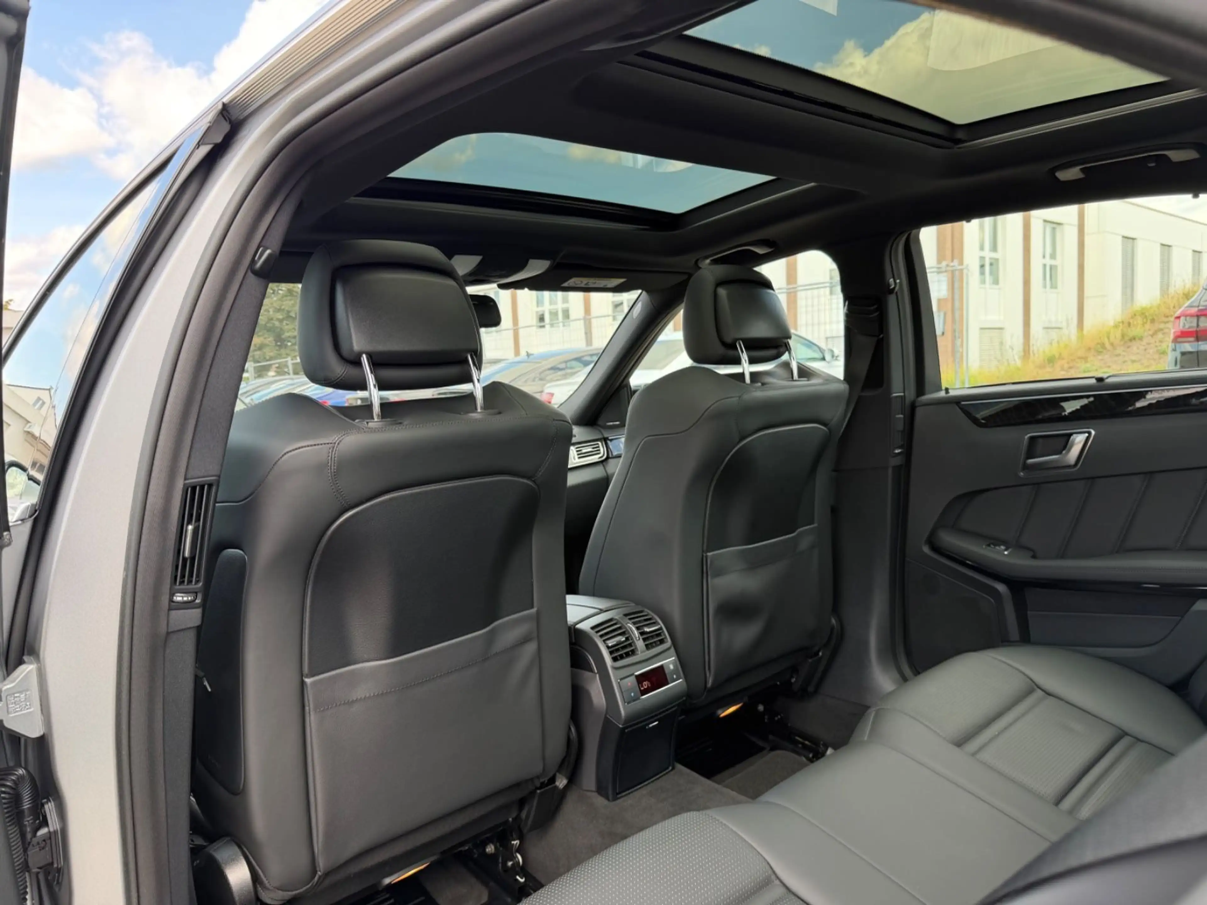 Mercedes-Benz E 63 AMG 4Matic *Designo Magno*Pano*HK*Original* — photo 16