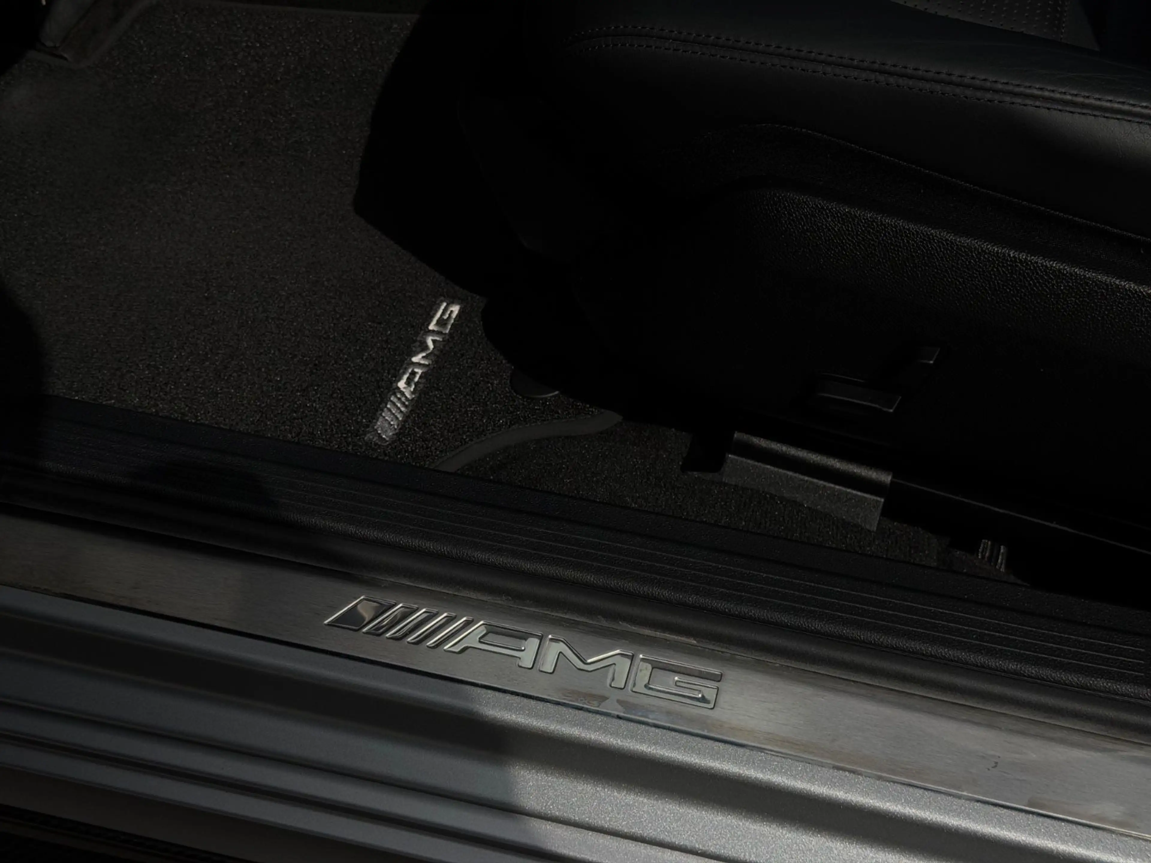 Mercedes-Benz E 63 AMG 4Matic *Designo Magno*Pano*HK*Original* — photo 12