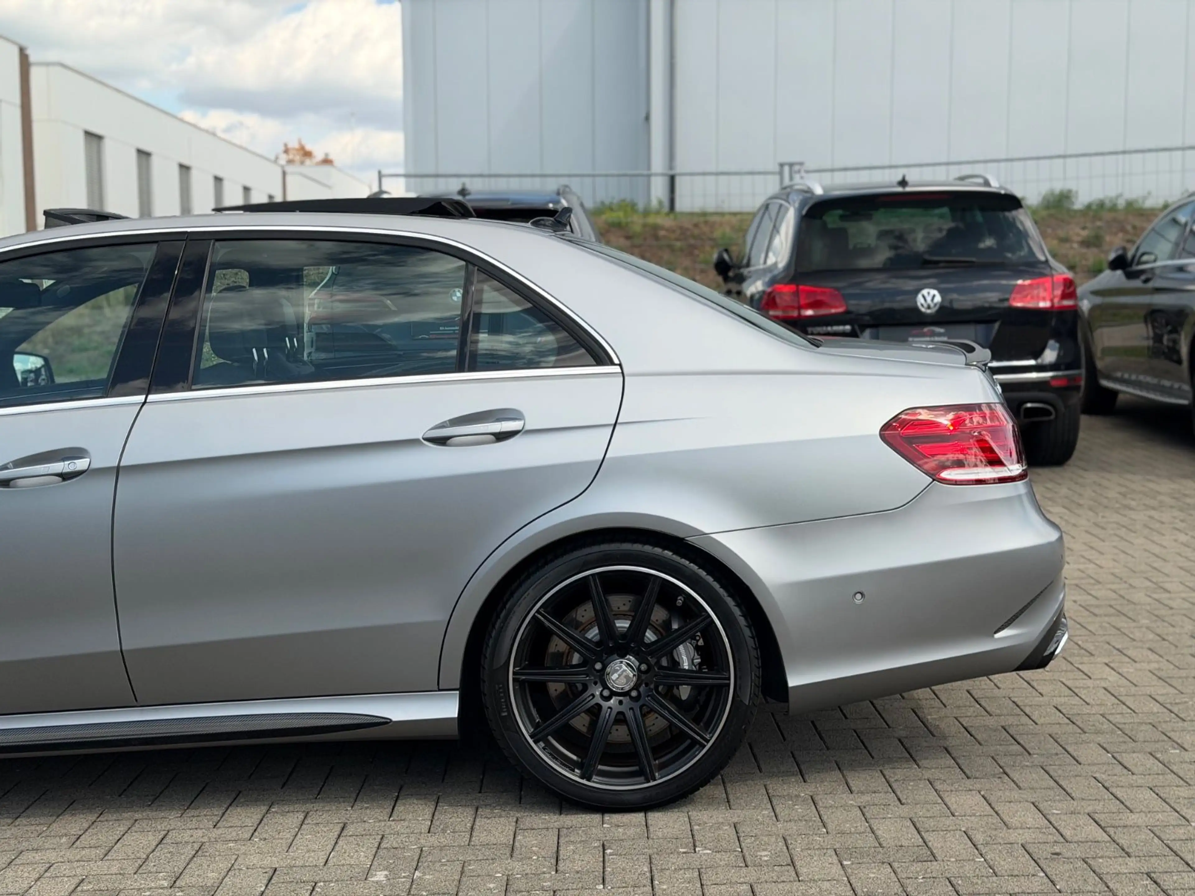 Mercedes-Benz E 63 AMG 4Matic *Designo Magno*Pano*HK*Original* — photo 41