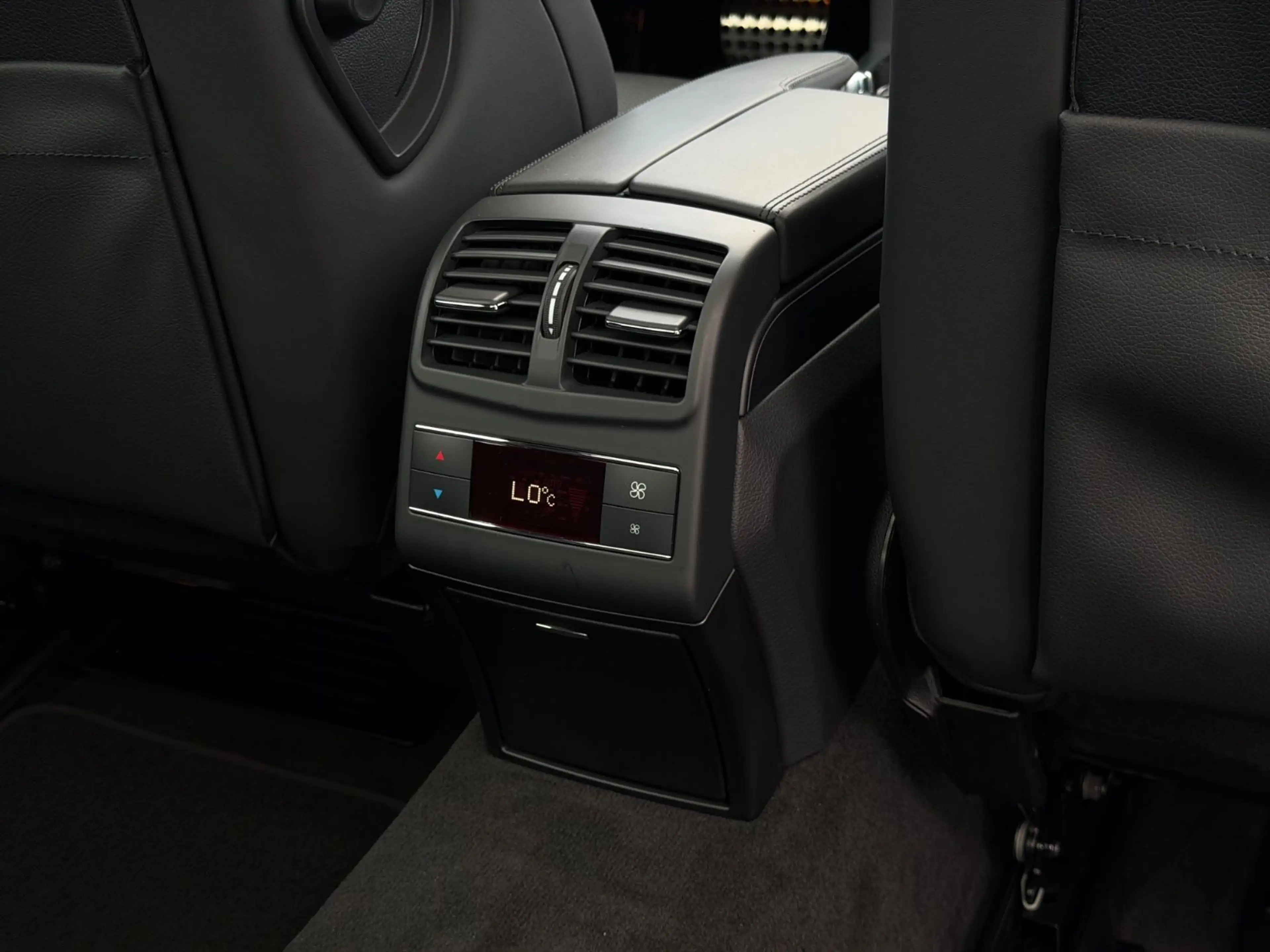 Mercedes-Benz E 63 AMG 4Matic *Designo Magno*Pano*HK*Original* — photo 32