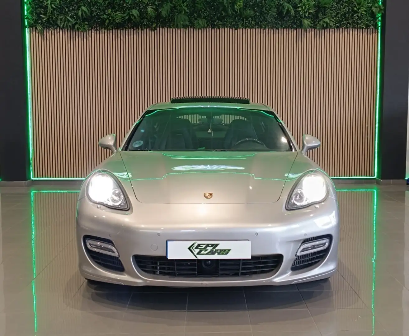 Porsche Panamera Turbo Aut. Silber - 2