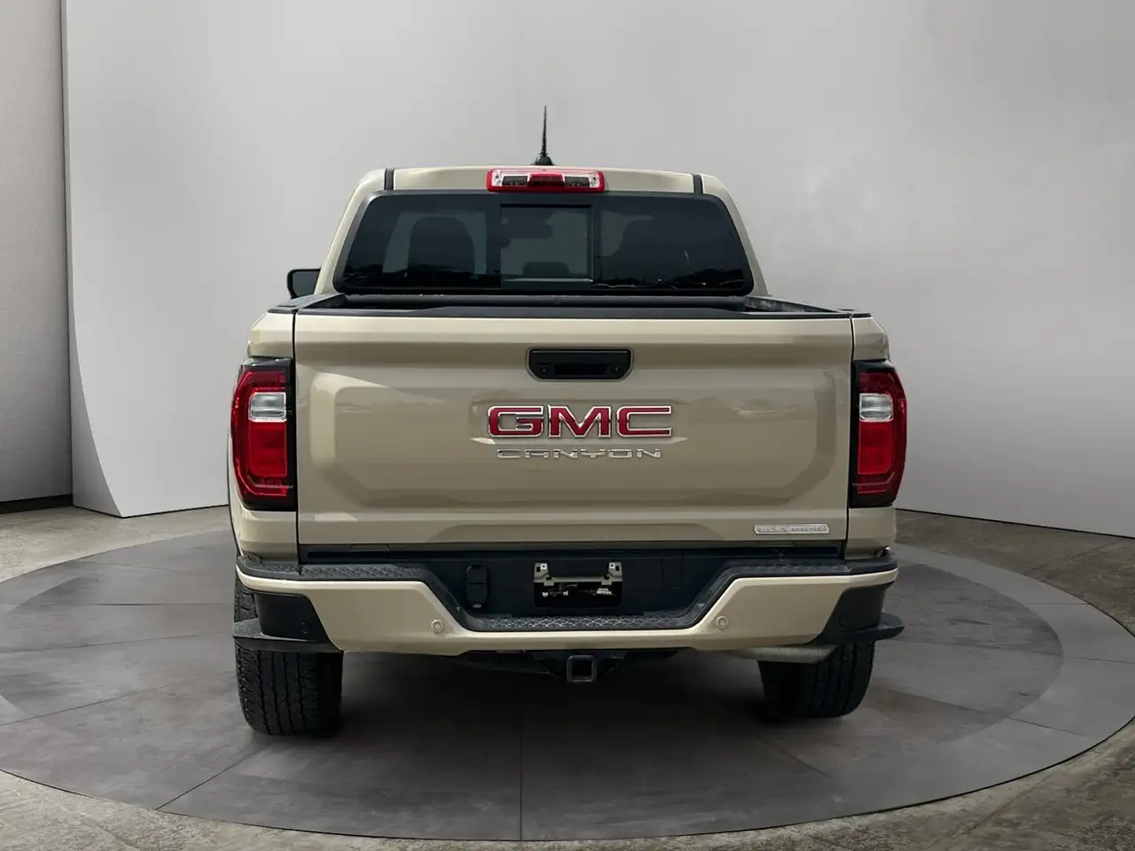 GMC Canyon снимка GMC Canyon