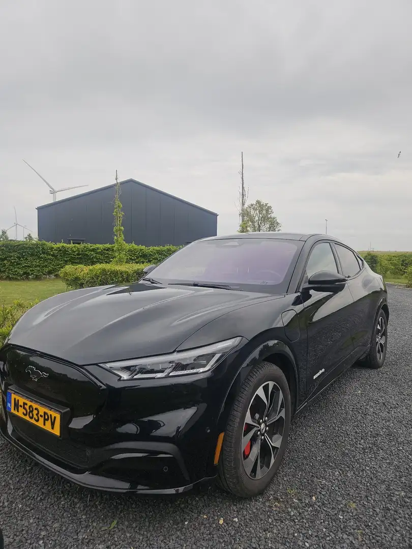 Ford Mustang Mach-E AWD 75 kWh AWD 338 pk Zwart - 1