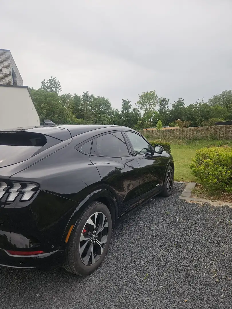 Ford Mustang Mach-E AWD 75 kWh AWD 338 pk Zwart - 2