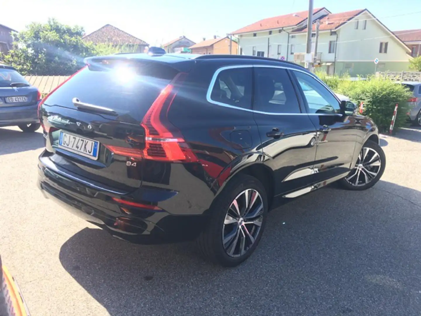 Volvo XC60 B4 (Diesel Hybrid) 197cv Momentum *IVA deducibile* Noir - 2