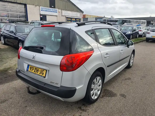 Peugeot 207 view 3