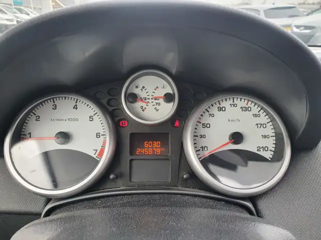 Peugeot 207 view 9