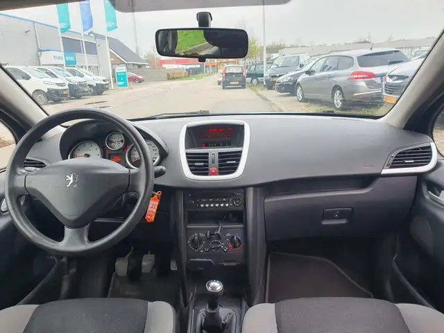 Peugeot 207 view 6