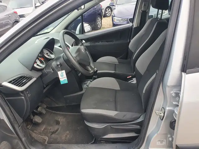 Peugeot 207 view 5