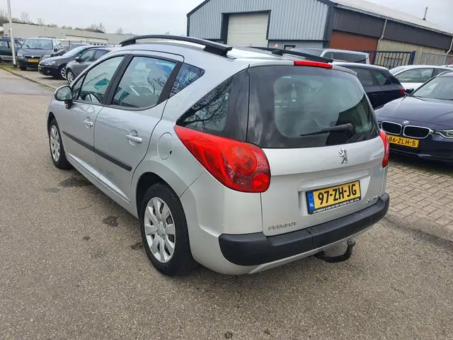 Peugeot 207 view 4