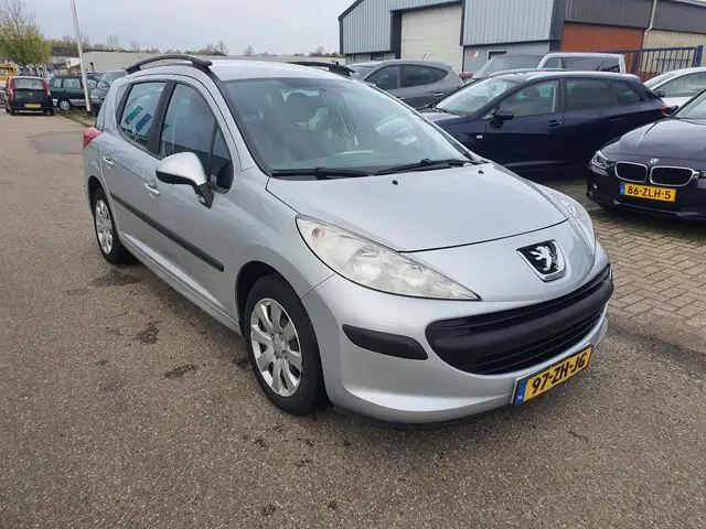 Peugeot 207 view 2