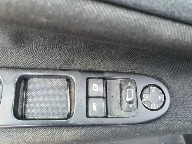 Peugeot 207 view 13