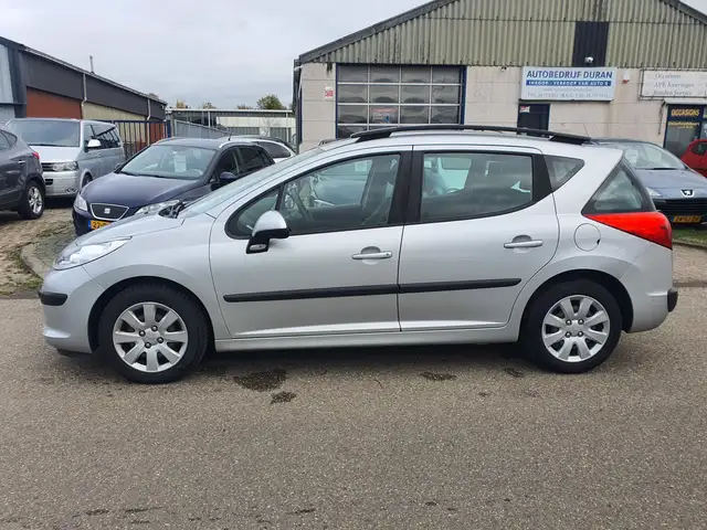 Peugeot 207 view 7