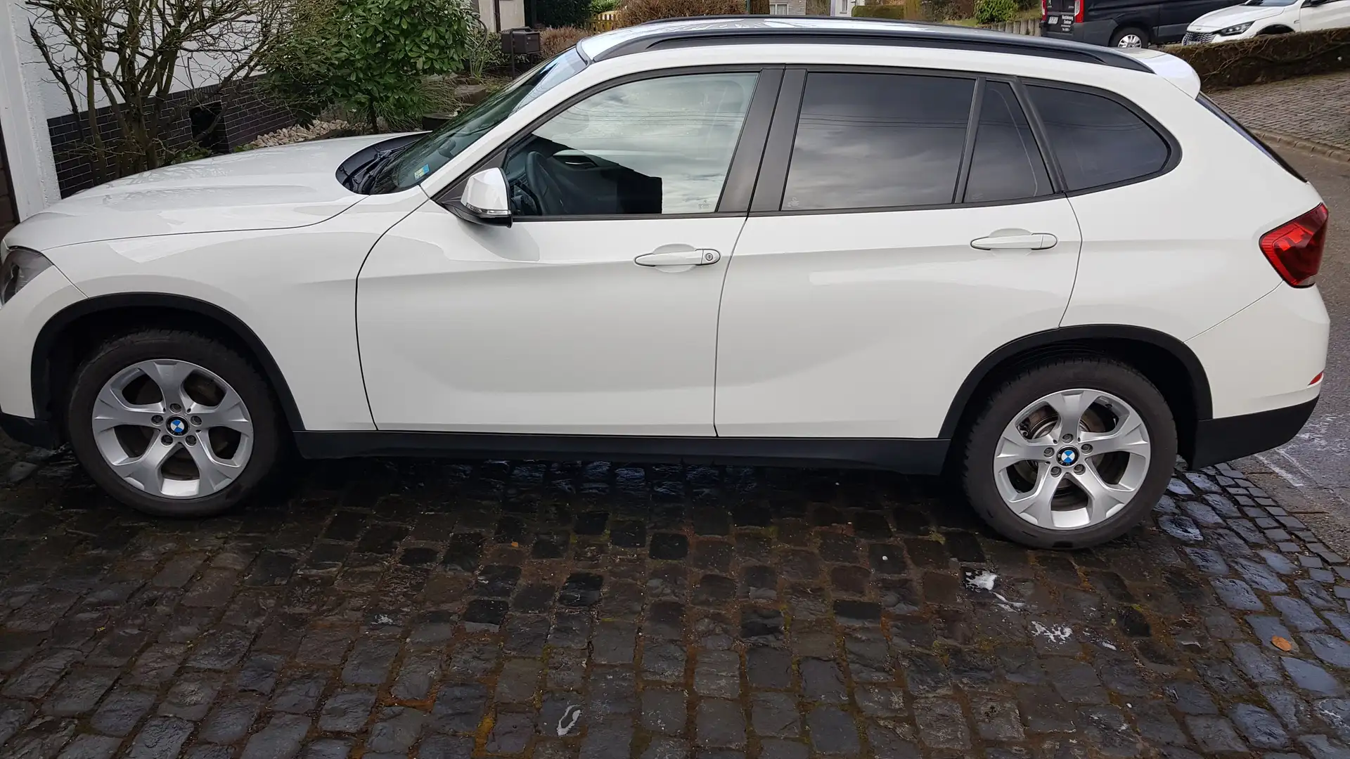 BMW X1 X1 sDrive16d Weiß - 2