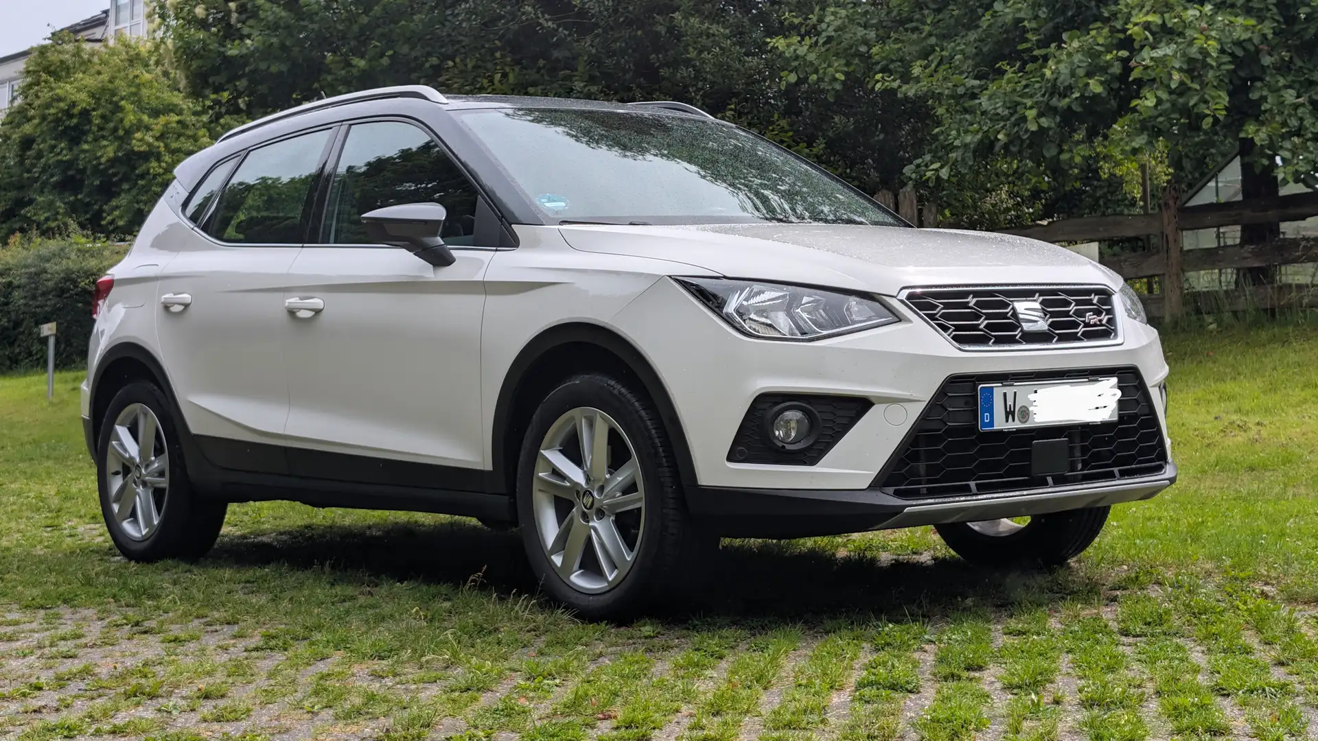 SEAT Arona 1.5TSI FR Weiß - 1