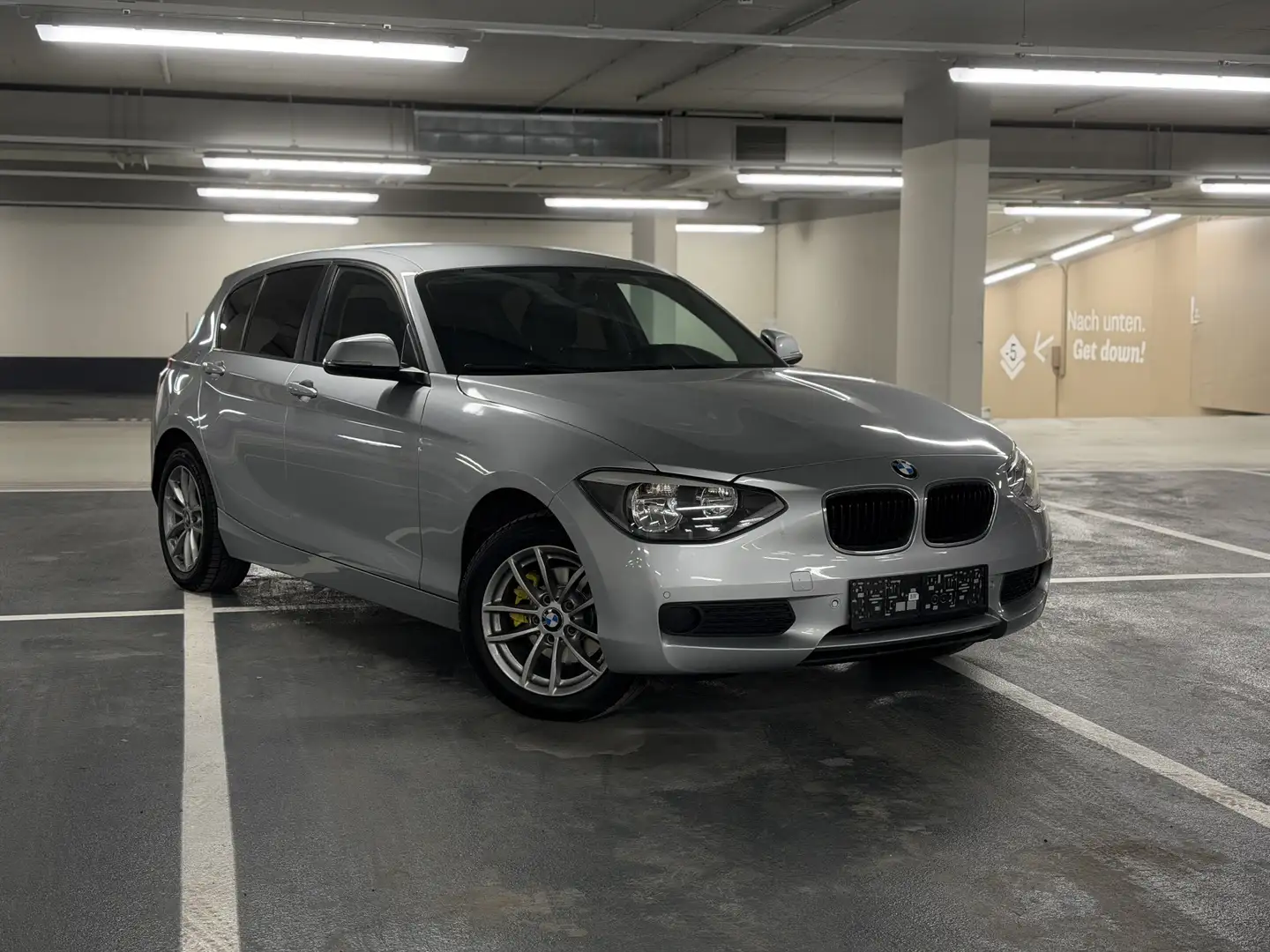 BMW 114 114d Silber - 1