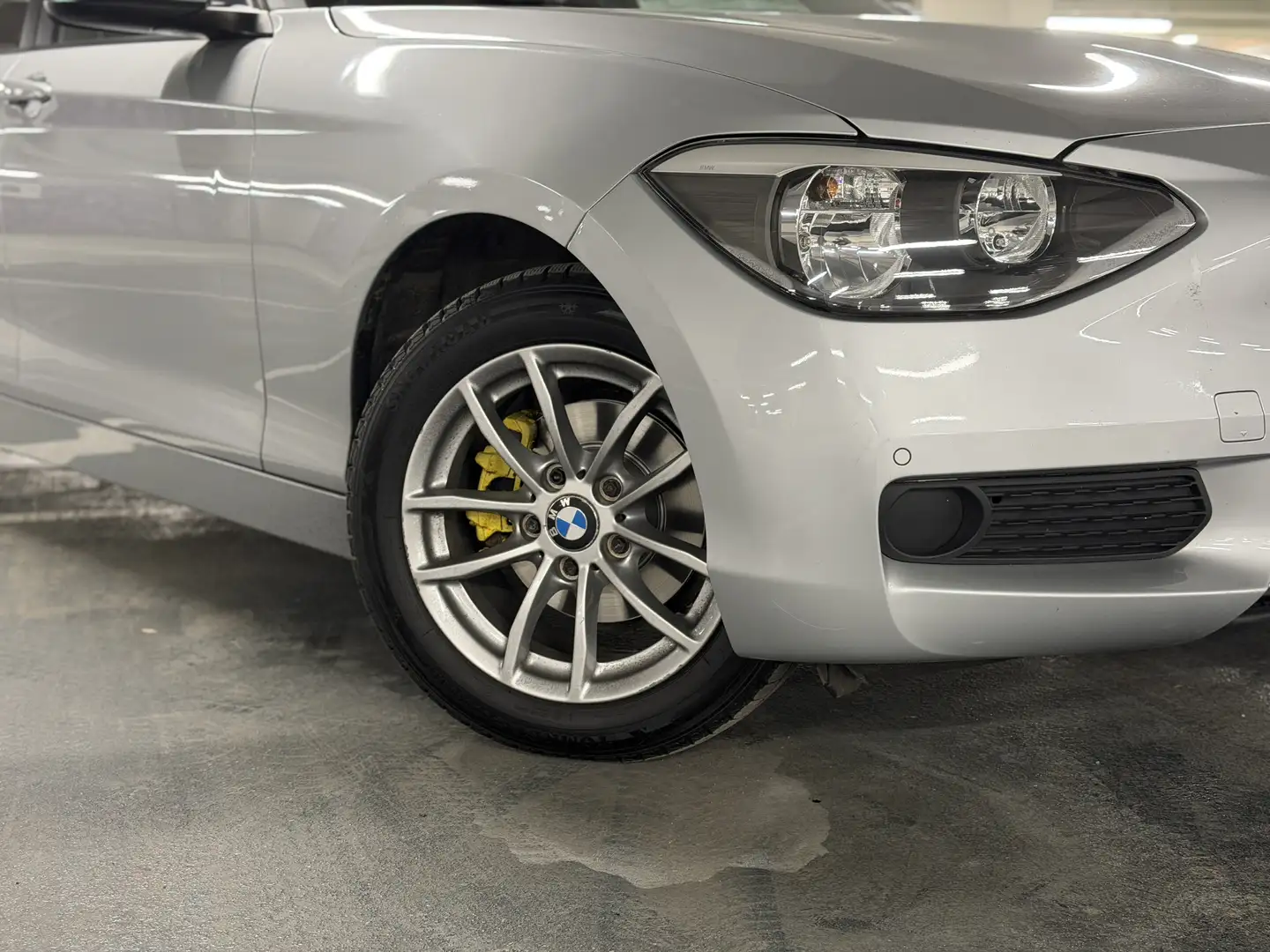 BMW 114 114d Silber - 2