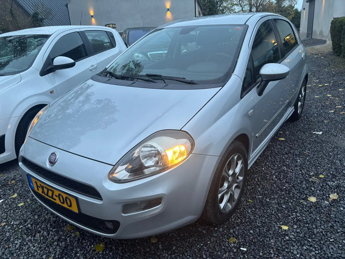 Fiat Punto Evo 0.9 TwinAir Street KM 123229 MET NAP Grijs - 1