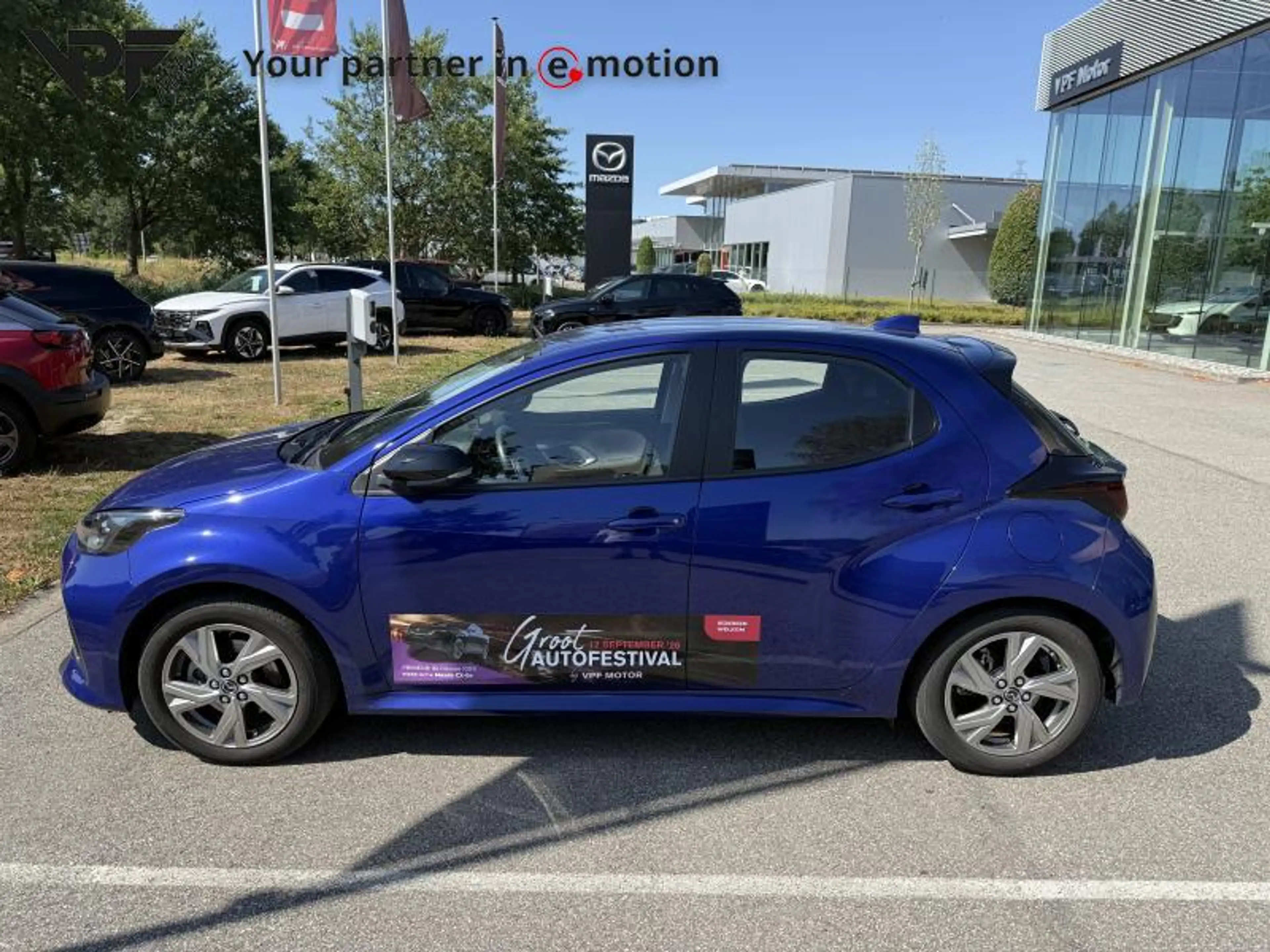 Mazda 2 Center-Line hybrid — photo 4