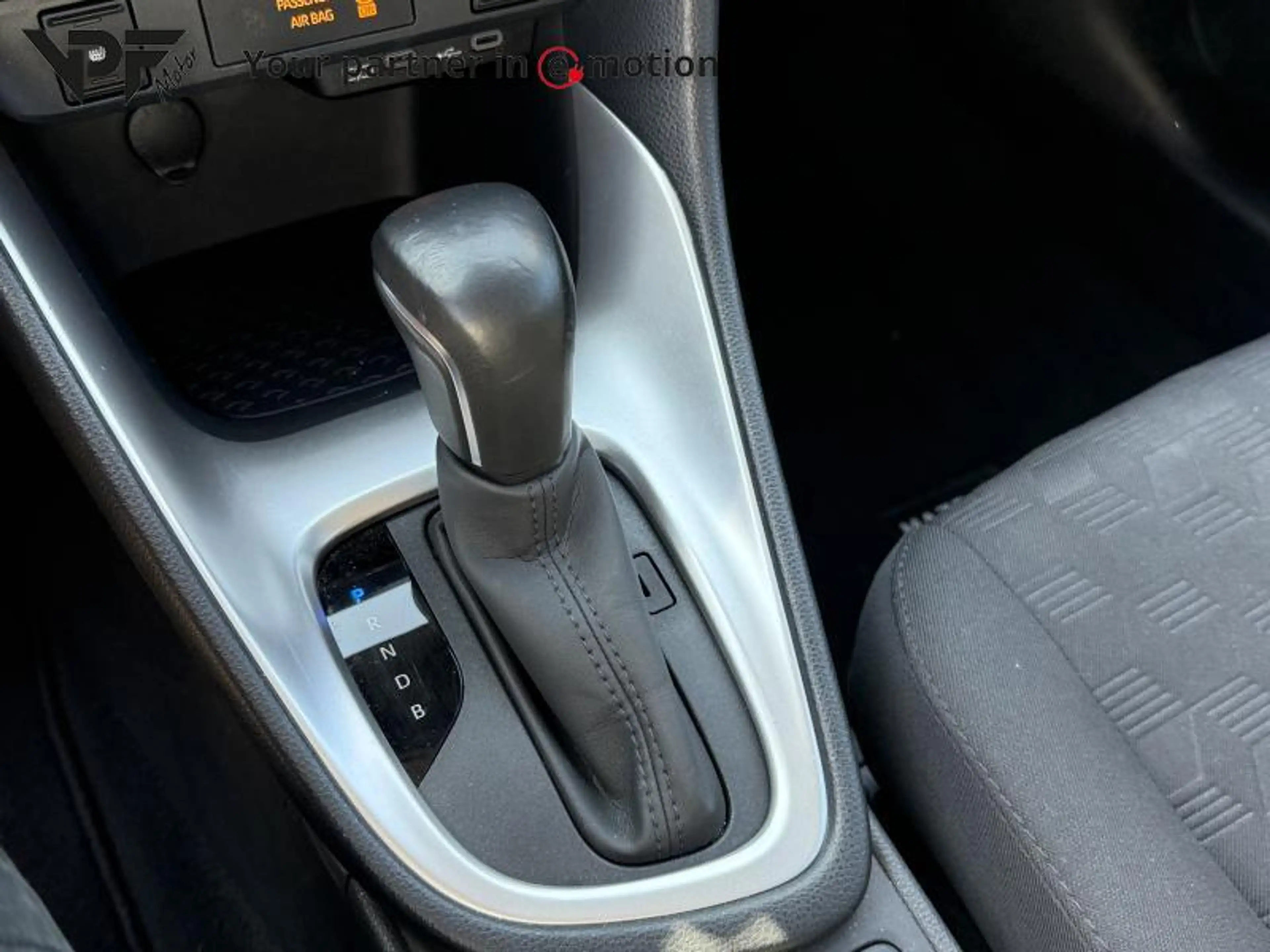 Mazda 2 Center-Line hybrid — photo 15