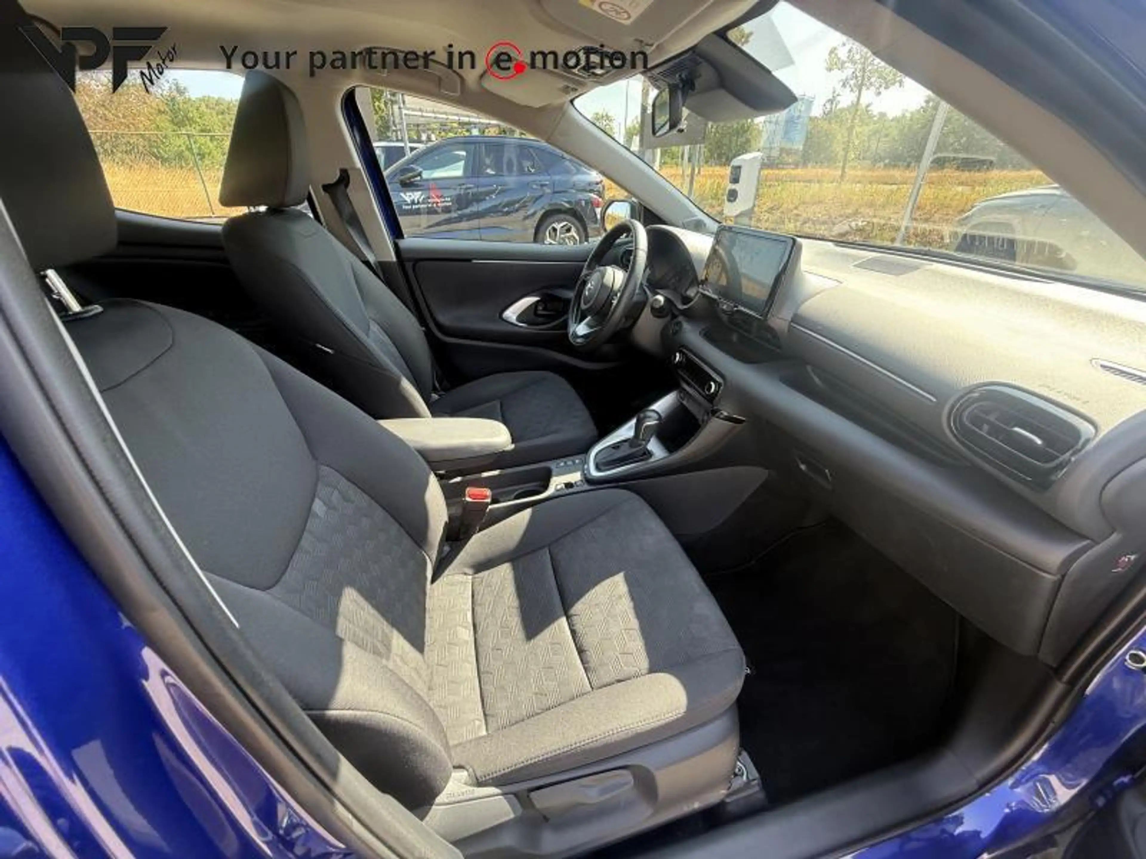 Mazda 2 Center-Line hybrid — photo 11