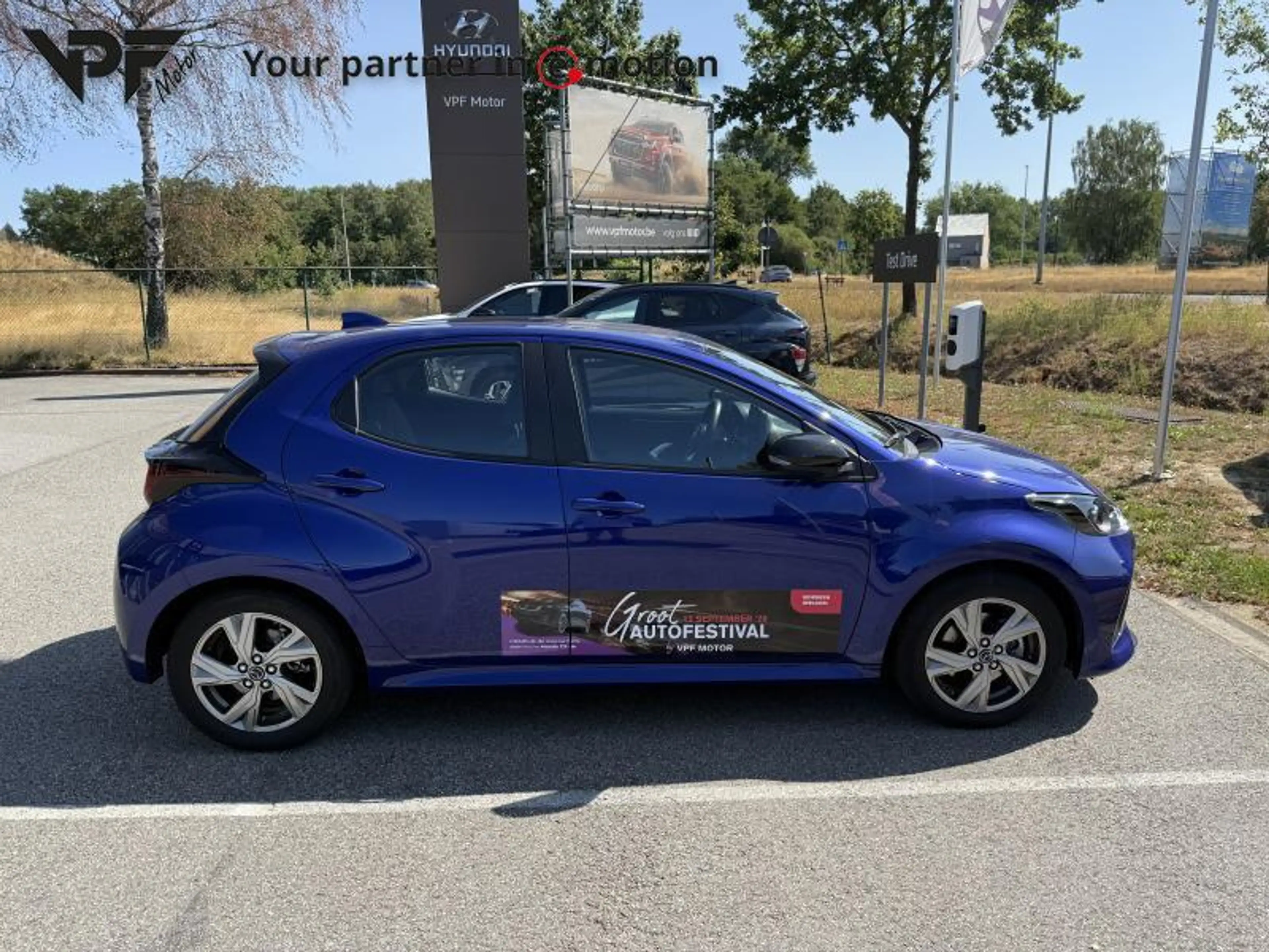Mazda 2 Center-Line hybrid — photo 8