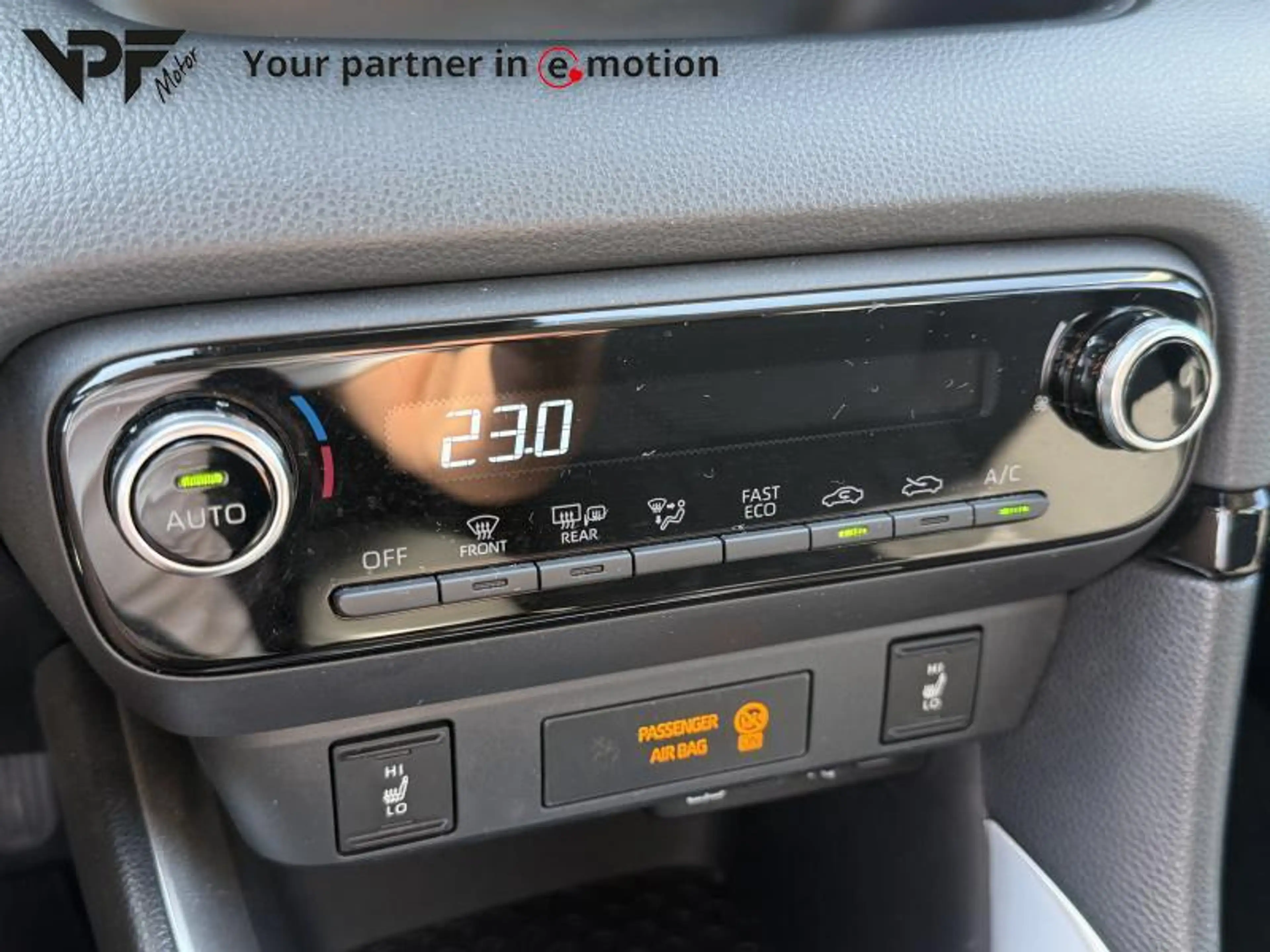Mazda 2 Center-Line hybrid — photo 14