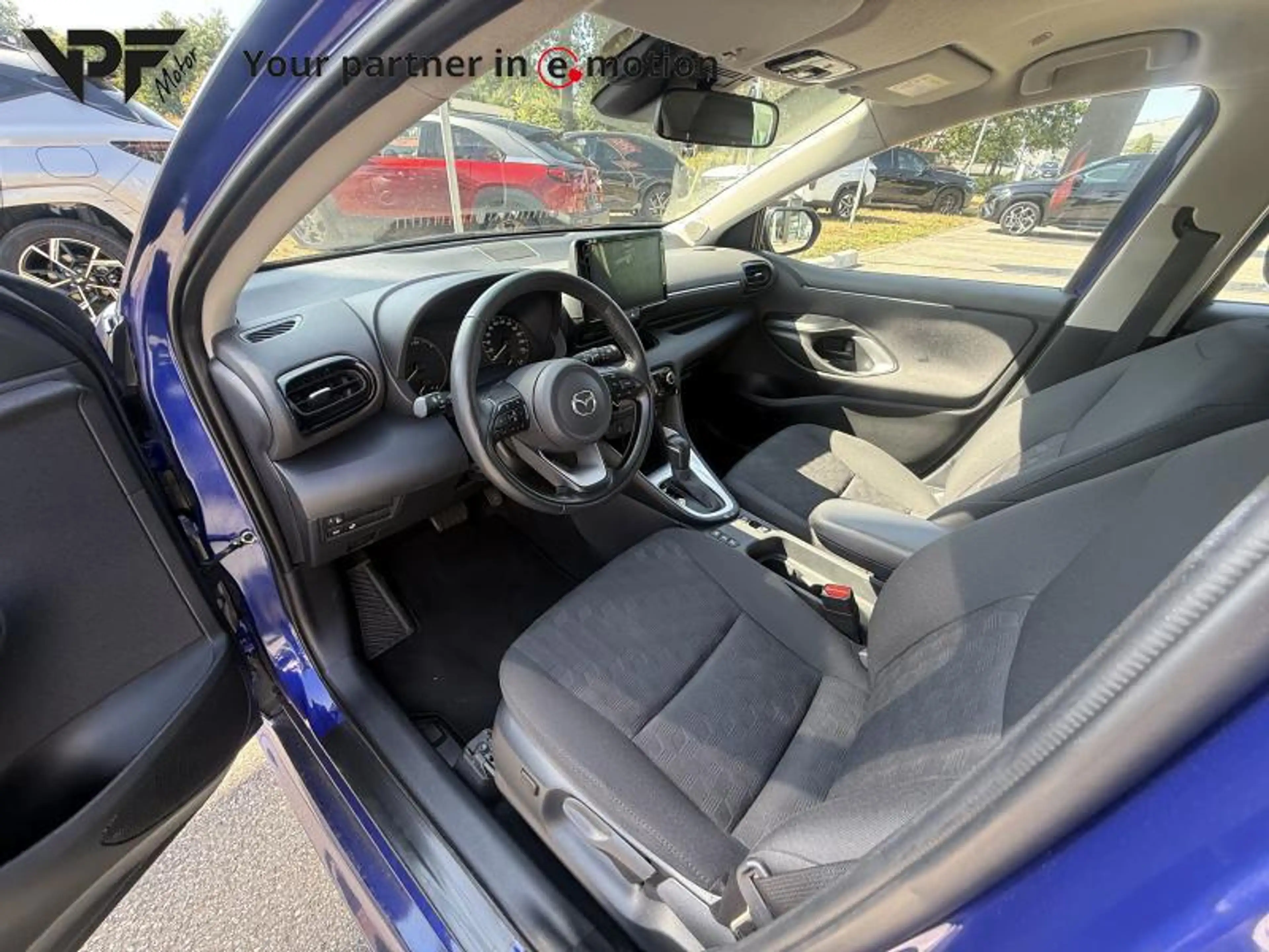 Mazda 2 Center-Line hybrid — photo 10