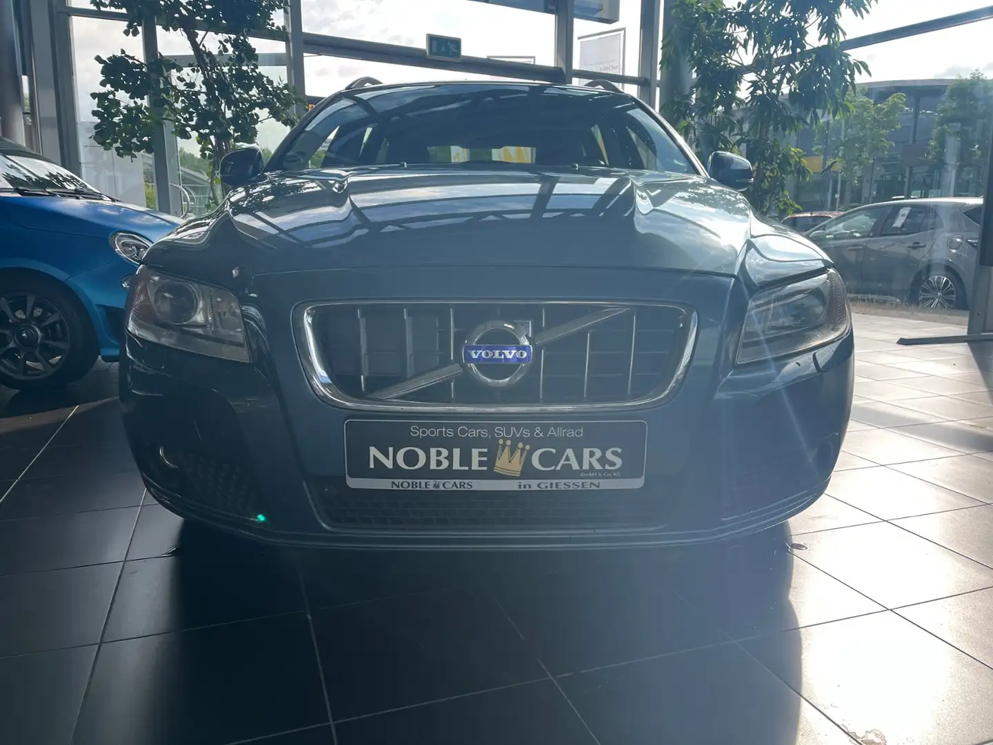 Volvo V70 Kombi Momentum AHK XENON el.Schiebed. Blau - 2