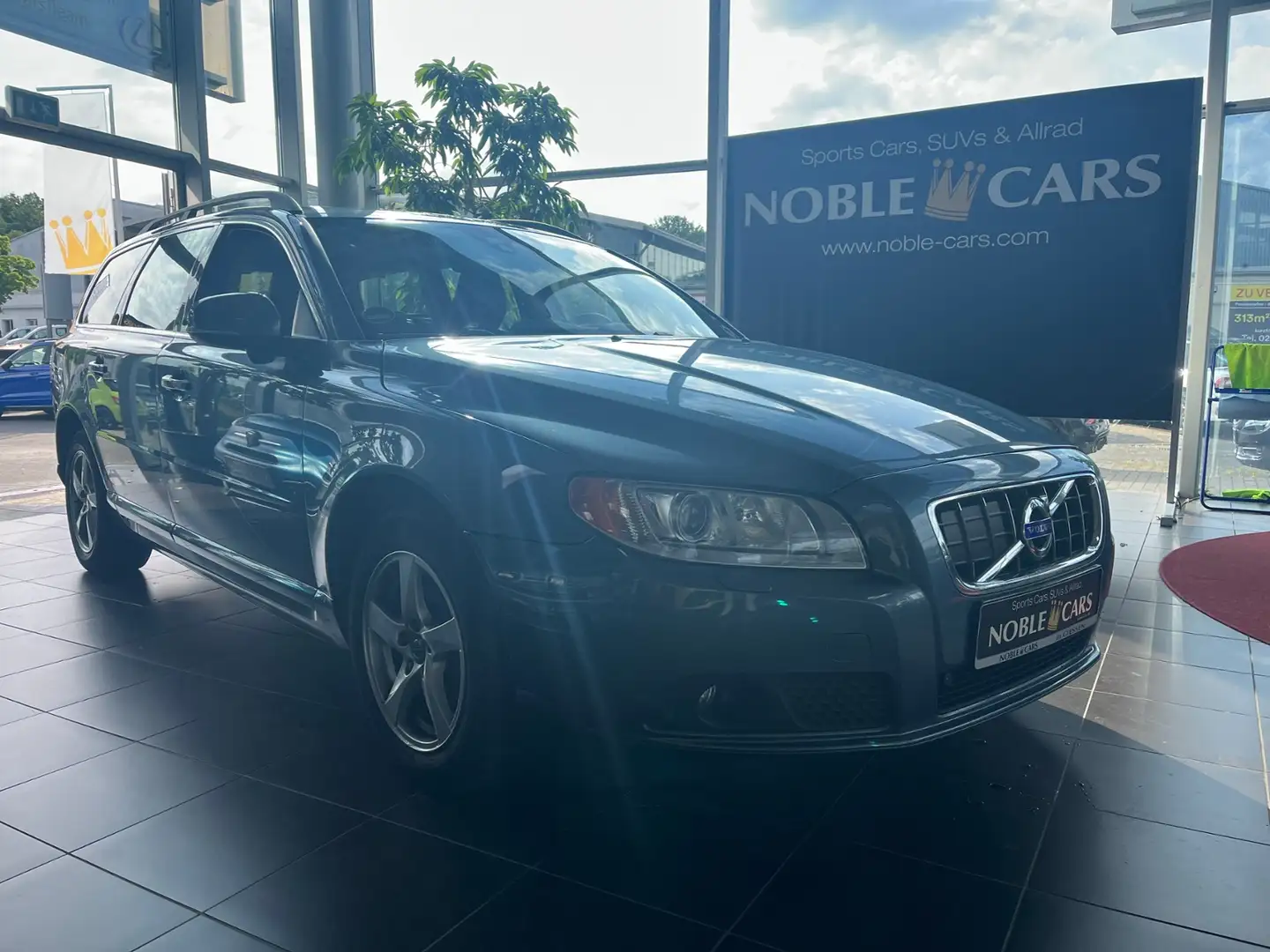 Volvo V70 Kombi Momentum AHK XENON el.Schiebed. Blau - 1
