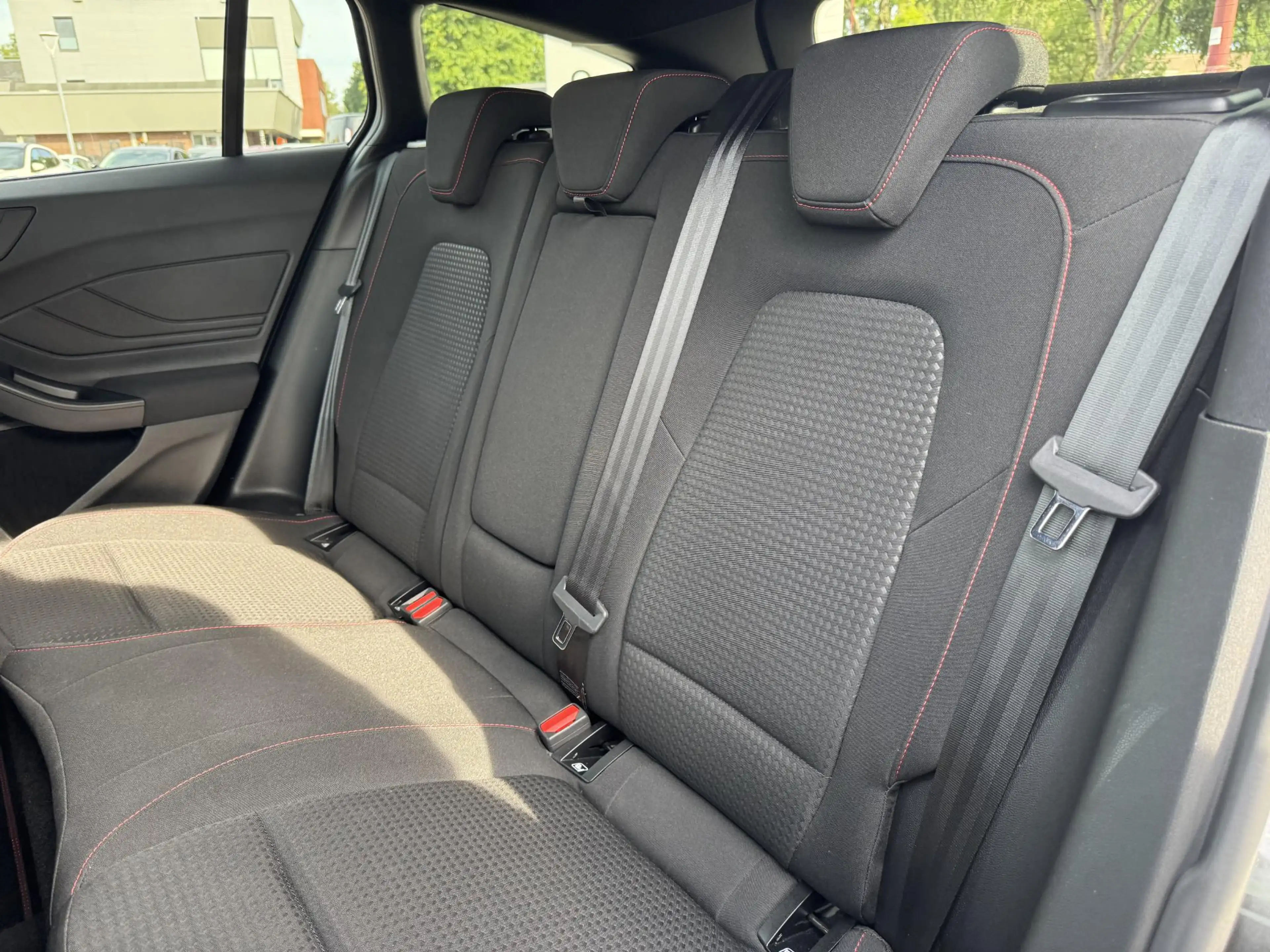 Ford Focus Wagon 1.0 EcoBoost Hybrid ST Line X 155pk Automaat — photo 8