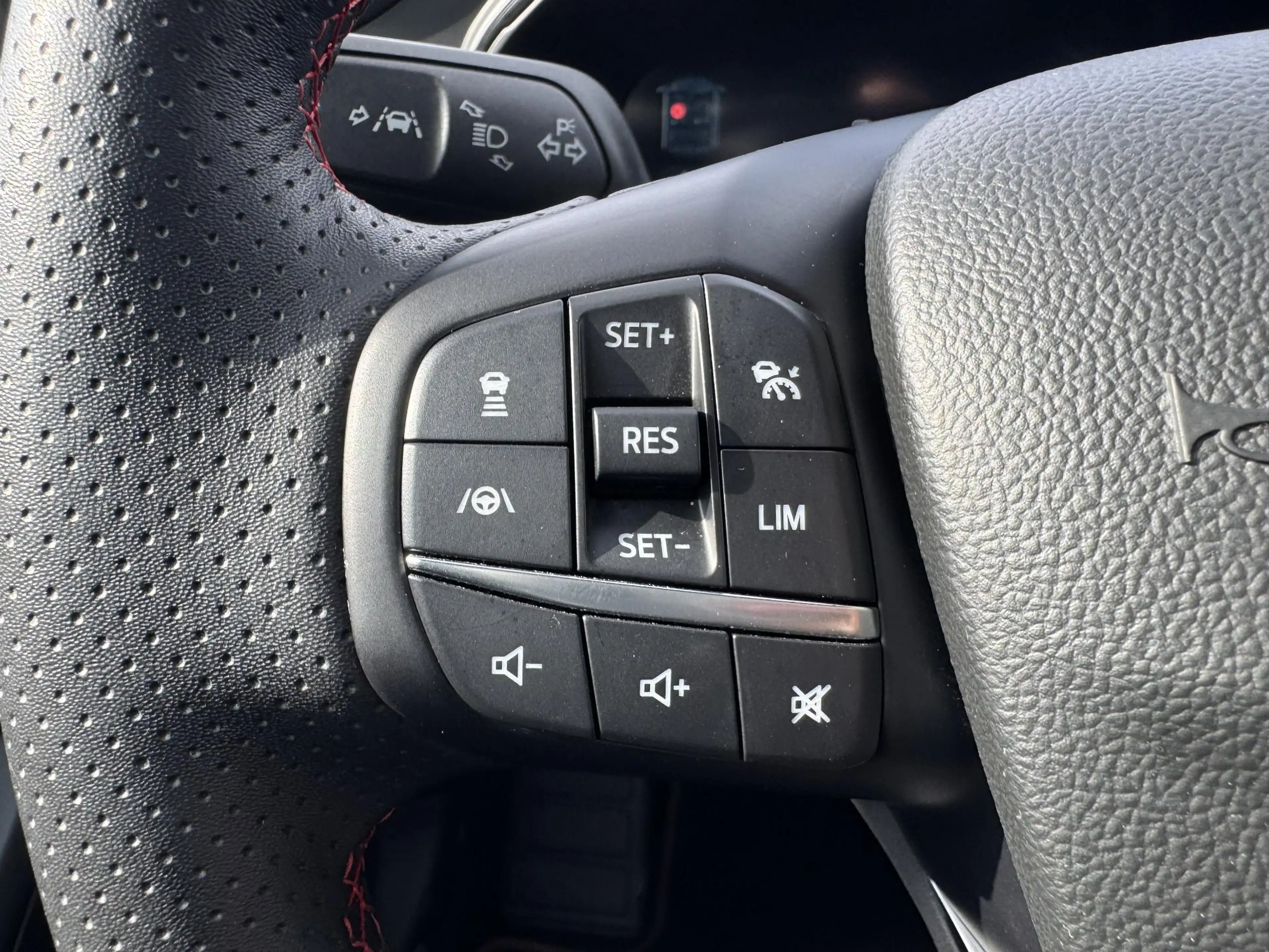 Ford Focus Wagon 1.0 EcoBoost Hybrid ST Line X 155pk Automaat — photo 14